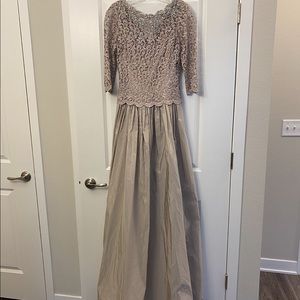 Teri Jon mother of the bride